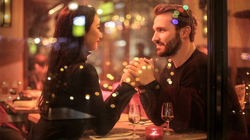 15 Signs of Falling in Love That Mean It's Real - AmoLatina Review, Love, First Date