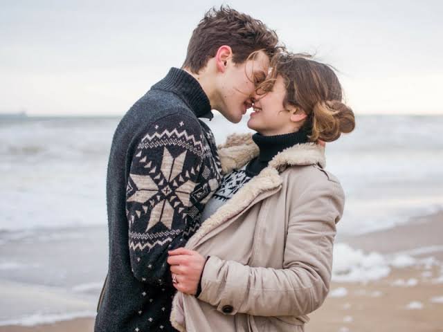 Your Guide to When to Get Engaged After Finding Love Online
